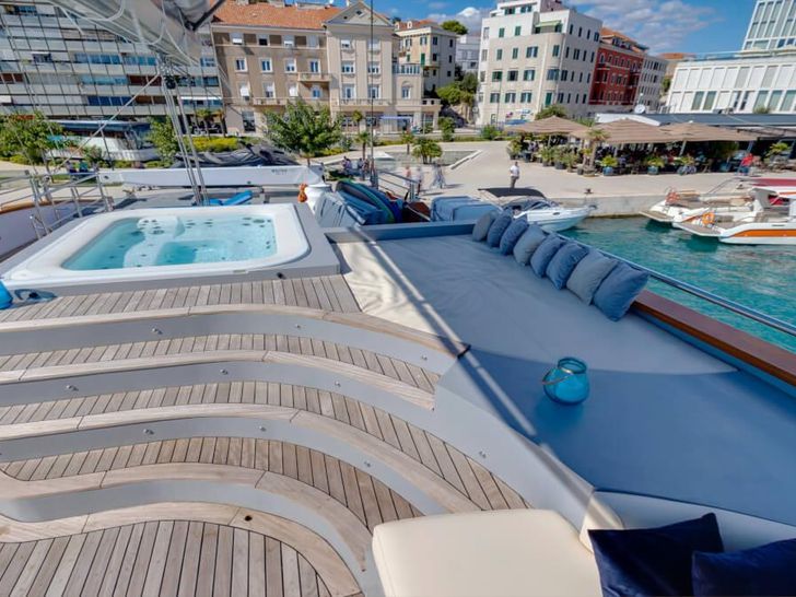 LIFE IS GOOD Ximar Sailing Yacht 45m - flybridge jacuzzi LIFE IS GOOD Ximar Sailing Yacht 45m - flybridge jacuzzi