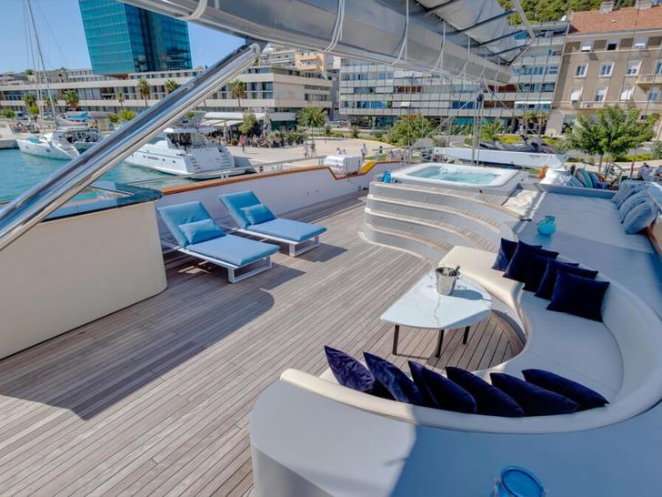 LIFE IS GOOD Ximar Sailing Yacht 45m - flybridge seating area LIFE IS GOOD Ximar Sailing Yacht 45m - flybridge seating area