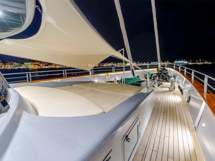LIFE IS GOOD Ximar Sailing Yacht 45m foredeck