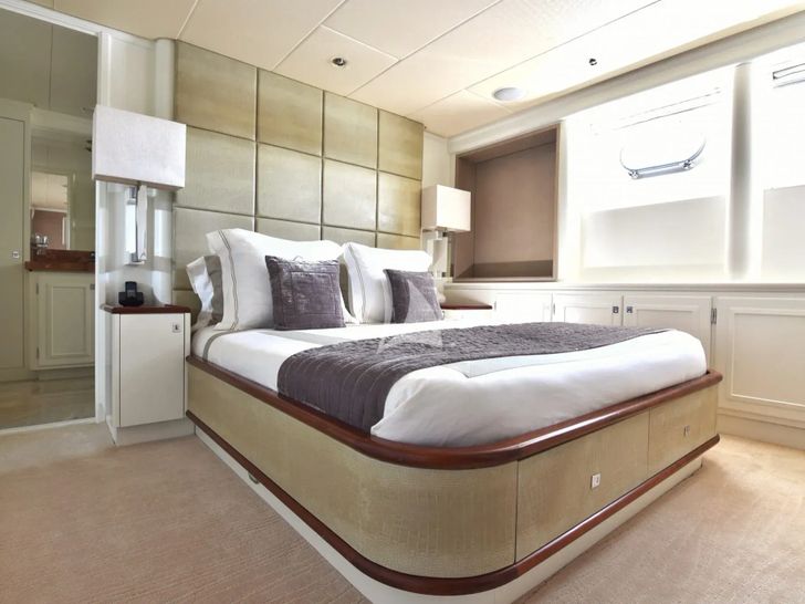 LIFE SAGA Heesen Diaship 3850 - VIP cabin 2 LIFE SAGA Heesen Diaship 3850 - VIP cabin 2