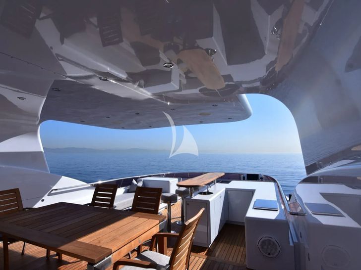 LIFE SAGA Heesen Diaship 3850 - flybridge LIFE SAGA Heesen Diaship 3850 - flybridge