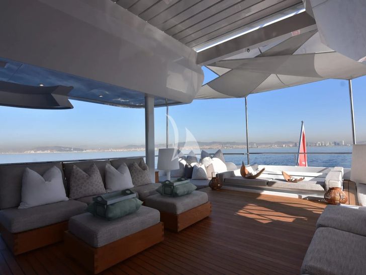 LIFE SAGA Heesen Diaship 3850 - sky deck aft LIFE SAGA Heesen Diaship 3850 - sky deck aft