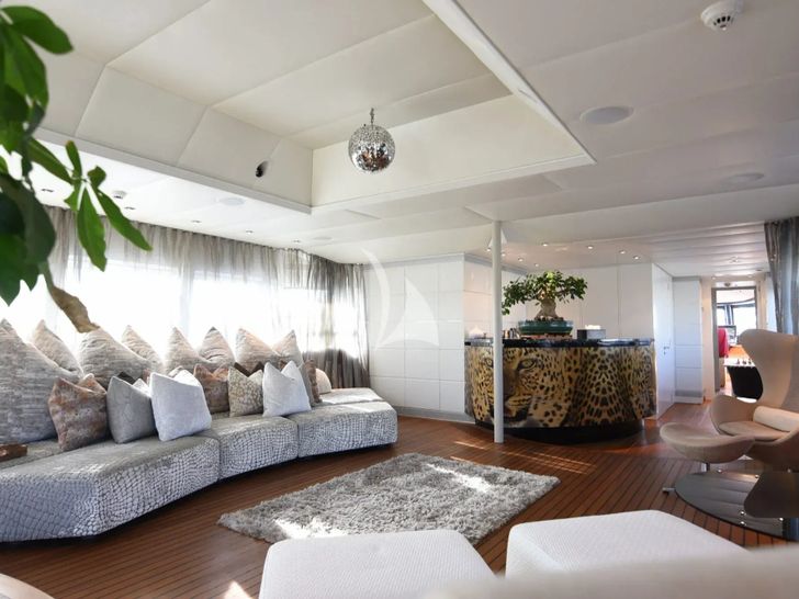 LIFE SAGA Heesen Diaship 3850 - sky lounge LIFE SAGA Heesen Diaship 3850 - sky lounge