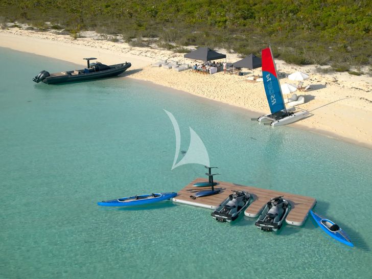 LIMERENCE Alia Sea Club 53m - beach set up LIMERENCE Alia Sea Club 53m - beach set up