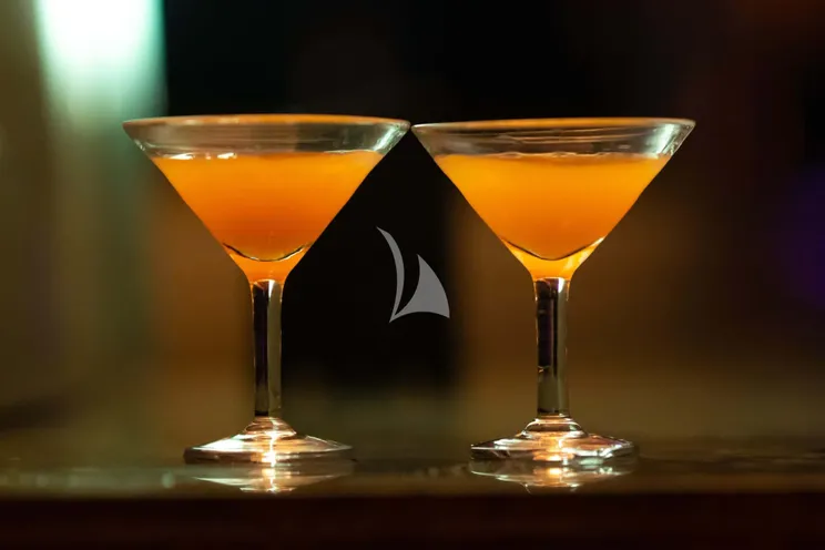 Charter Yacht LIMERENCE - Alia Sea Club 53m - 5 Cabins - Cannes - Nice - Antibes - St Tropez - French Riviera - Monaco