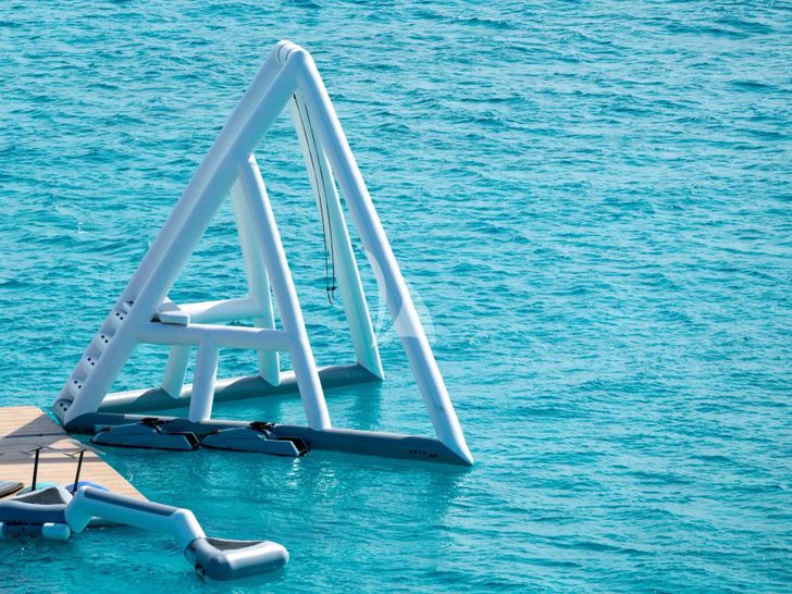 LIMERENCE Alia Sea Club 53m - inflatable trapeze swing LIMERENCE Alia Sea Club 53m - inflatable trapeze swing