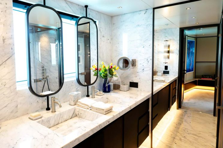 Charter Yacht LIMERENCE - Alia Sea Club 53m - 5 Cabins - Cannes - Nice - Antibes - St Tropez - French Riviera - Monaco