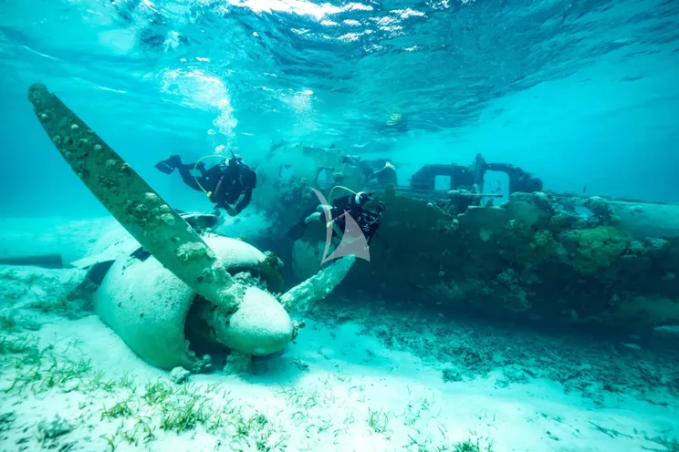 Charter Yacht LIMERENCE - Alia Sea Club 53m - 5 Cabins - Cannes - Nice - Antibes - St Tropez - French Riviera - Monaco