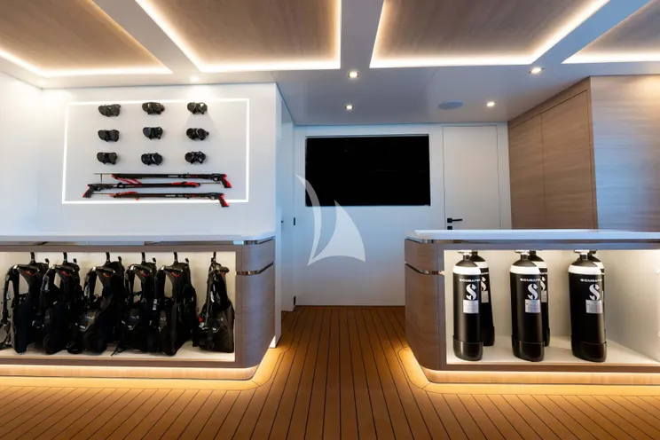 Charter Yacht LIMERENCE - Alia Sea Club 53m - 5 Cabins - Cannes - Nice - Antibes - St Tropez - French Riviera - Monaco