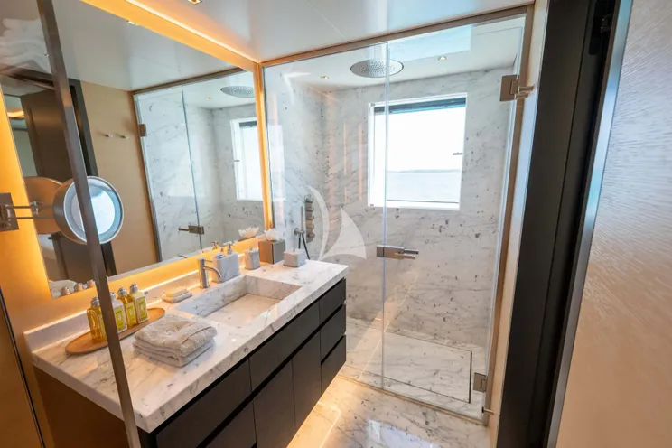 Charter Yacht LIMERENCE - Alia Sea Club 53m - 5 Cabins - Cannes - Nice - Antibes - St Tropez - French Riviera - Monaco