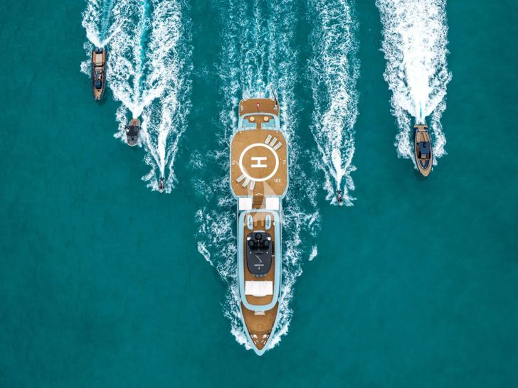 LIMERENCE Alia Sea Club 53m - with the chase boats and jet skis LIMERENCE Alia Sea Club 53m - with the chase boats and jet skis