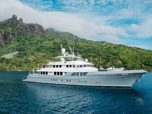 LIMITED RISKS - Cheoy Lee Marco Polo 45m - 5 Cabins - Panarea - Moorea - Tahiti - French Polynesia LIMITED RISKS - Cheoy Lee Marco Polo 45m - 5 Cabins - Panarea - Moorea - Tahiti - French Polynesia