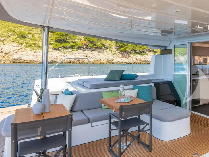 LINDA Lagoon 60 - aft deck alfresco dining area LINDA Lagoon 60 - aft deck alfresco dining area