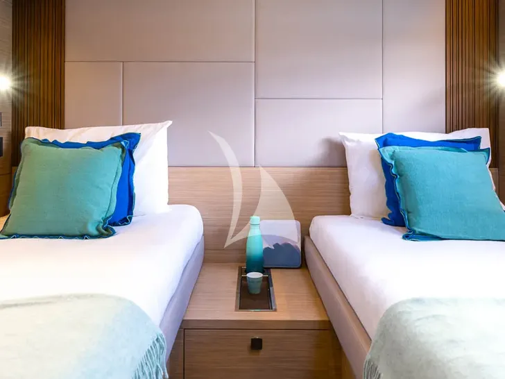 LINDA Lagoon 60 - twin cabin LINDA Lagoon 60 - twin cabin