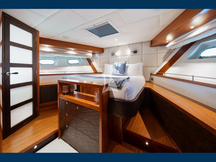 LITTLE PEARL Moonen 30m Superyacht VIP cabin