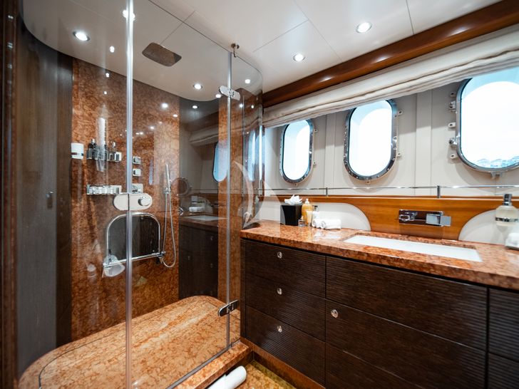 LITTLE PEARL Moonen 30m Superyacht cabin bathroom LITTLE PEARL Moonen 30m Superyacht cabin bathroom
