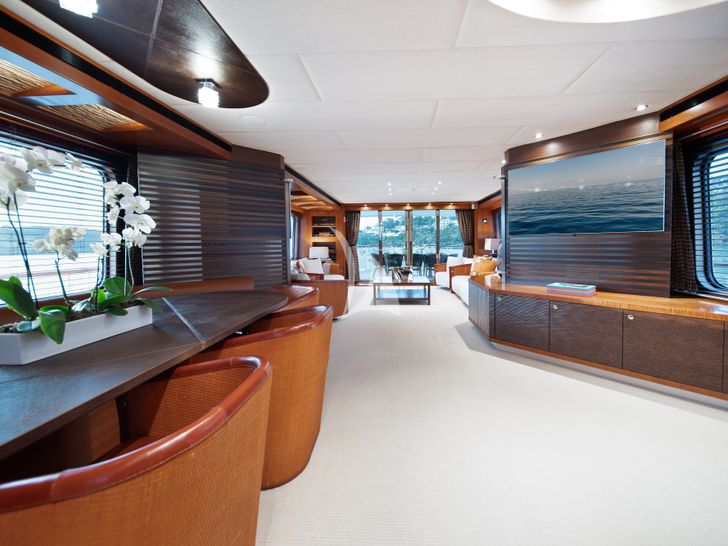LITTLE PEARL Moonen 30m Superyacht dining area with TV LITTLE PEARL Moonen 30m Superyacht dining area with TV