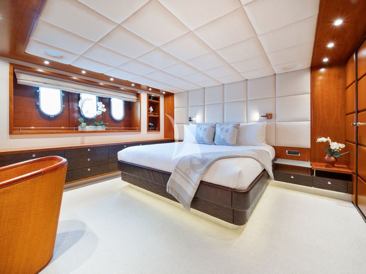LITTLE PEARL Moonen 30m Superyacht master cabin LITTLE PEARL Moonen 30m Superyacht master cabin