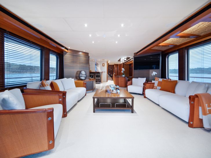 LITTLE PEARL Moonen 30m Superyacht saloon seating LITTLE PEARL Moonen 30m Superyacht saloon seating