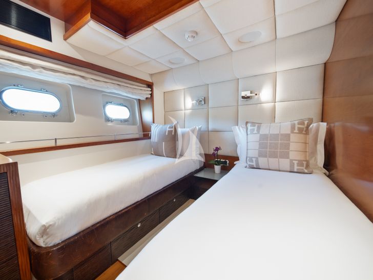 LITTLE PEARL Moonen 30m Superyacht twin cabin LITTLE PEARL Moonen 30m Superyacht twin cabin