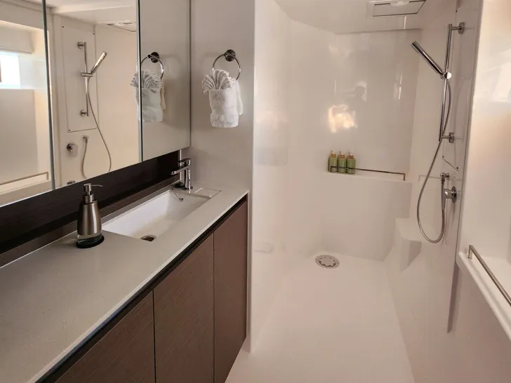 LIVIN Leopard 58 - master cabin bathroom LIVIN Leopard 58 - master cabin bathroom