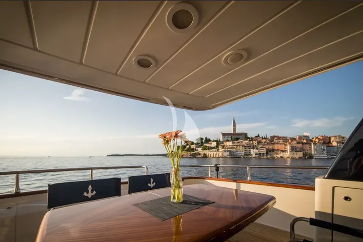 Charter Yacht LIZARD - Sanlorenzo 72 - 4 Cabins - Cannes - St Tropez - Nice - French Riviera