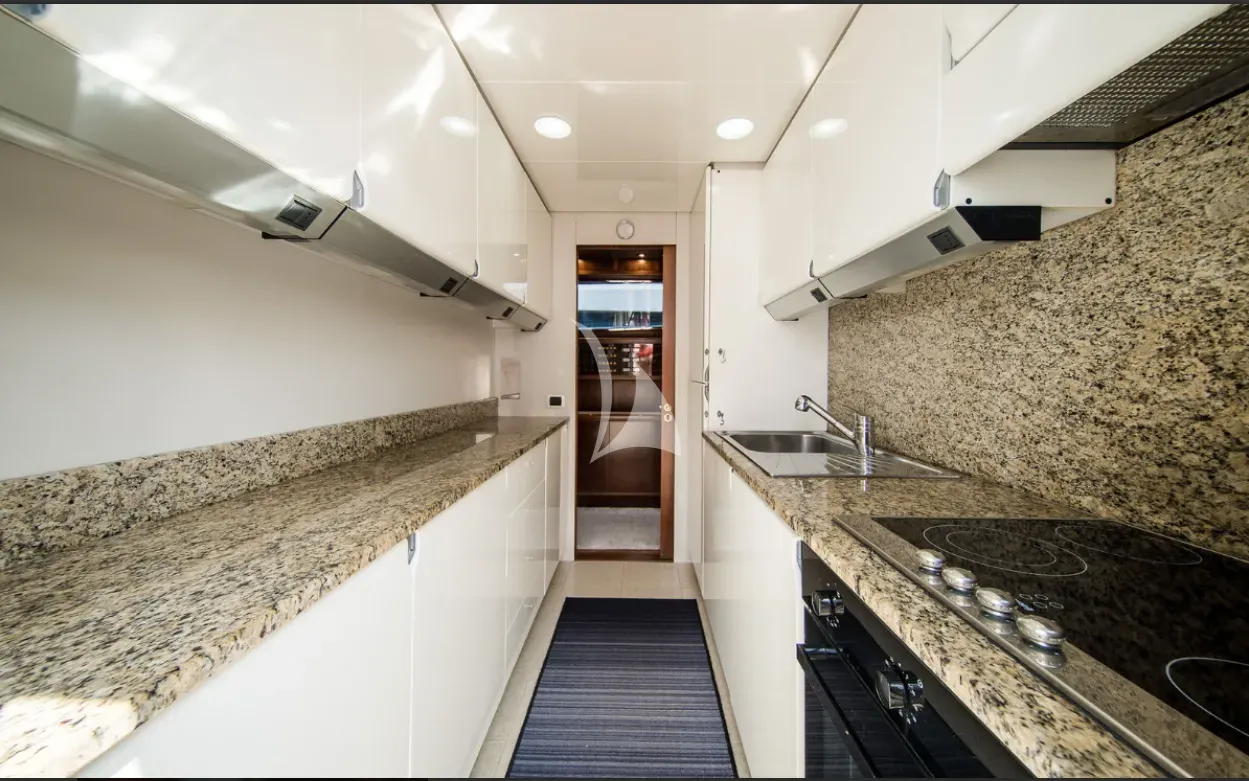 LIZARD Sanlorenzo 72 - galley