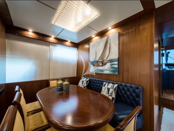 LIZARD Sanlorenzo 72 - main dining area LIZARD Sanlorenzo 72 - main dining area