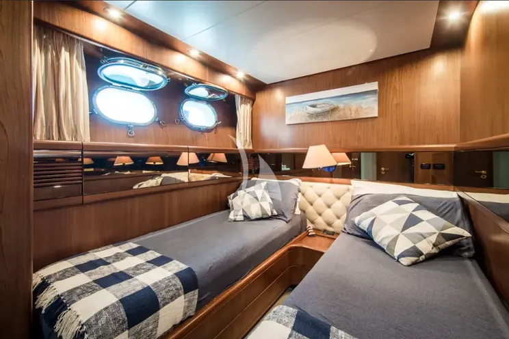 Charter Yacht LIZARD - Sanlorenzo 72 - 4 Cabins - Cannes - St Tropez - Nice - French Riviera