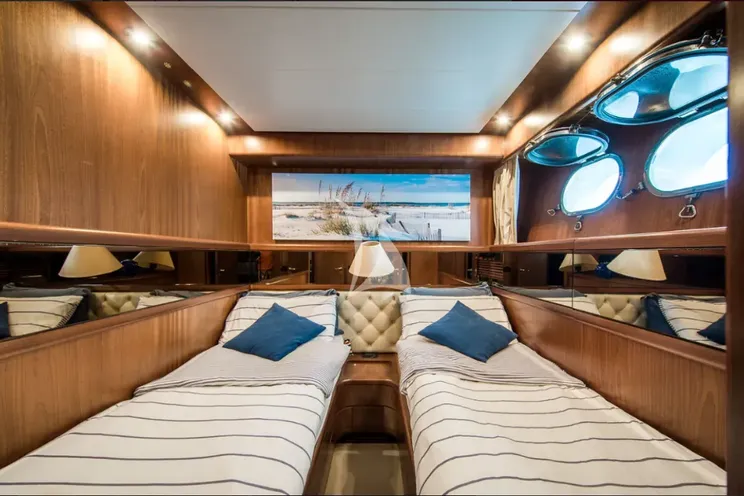 Charter Yacht LIZARD - Sanlorenzo 72 - 4 Cabins - Cannes - St Tropez - Nice - French Riviera