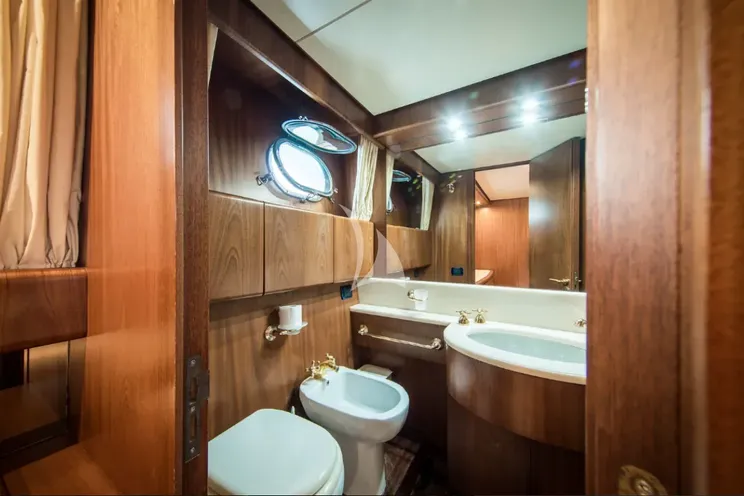 Charter Yacht LIZARD - Sanlorenzo 72 - 4 Cabins - Cannes - St Tropez - Nice - French Riviera