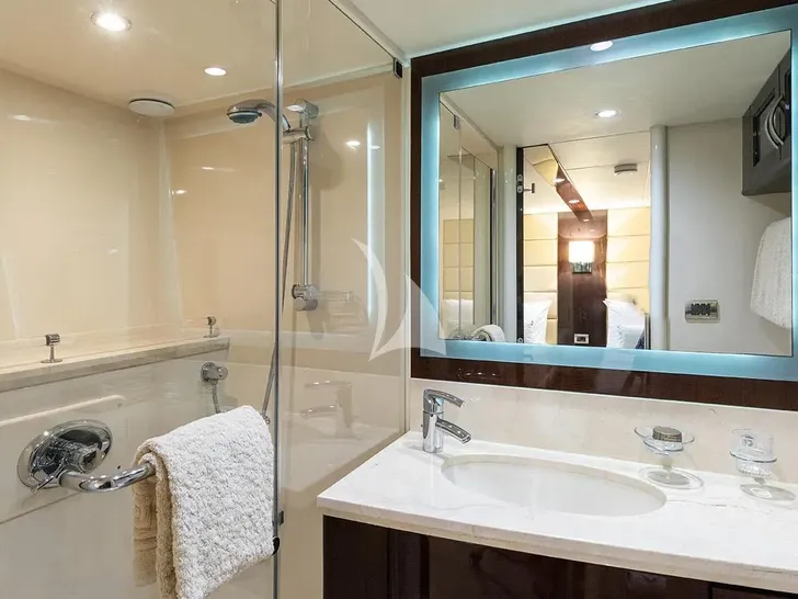 LIZZI Lazzara 75 VIP cabin 2 bathroom LIZZI Lazzara 75 VIP cabin 2 bathroom