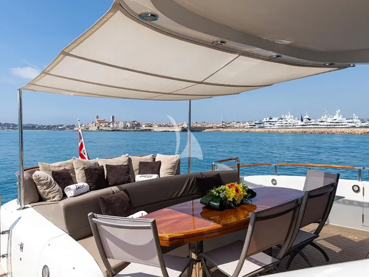 LIZZI Lazzara 75 aft deck dining area LIZZI Lazzara 75 aft deck dining area