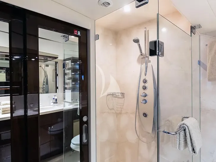 LIZZI Lazzara 75 master cabin bathroom LIZZI Lazzara 75 master cabin bathroom