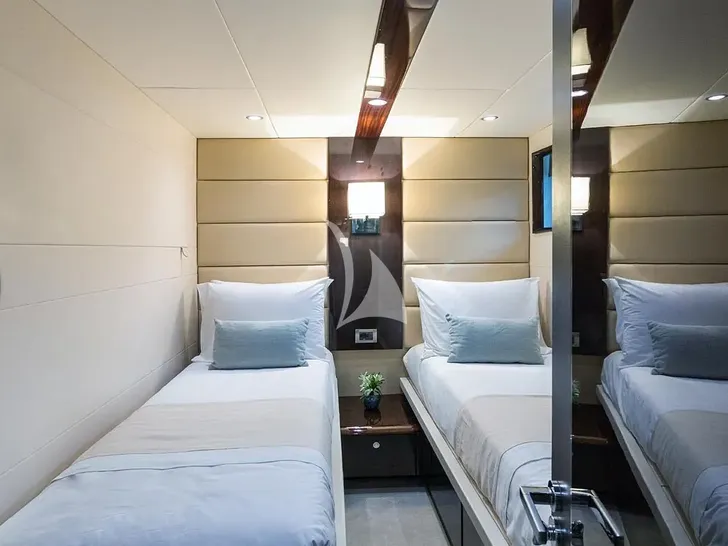 LIZZI Lazzara 75 twin cabin LIZZI Lazzara 75 twin cabin