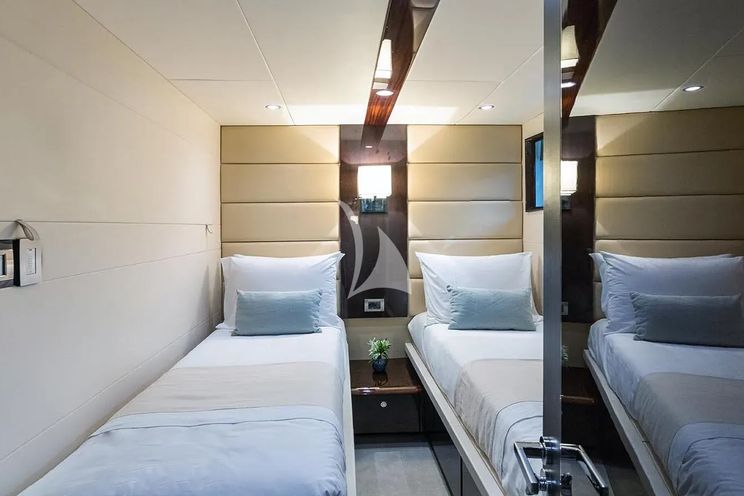 Charter Yacht LIZZI - Lazzara 75 - 4 Cabins - Cannes - Mandelieu La Napoule - St Tropez - Antibes - French Riviera