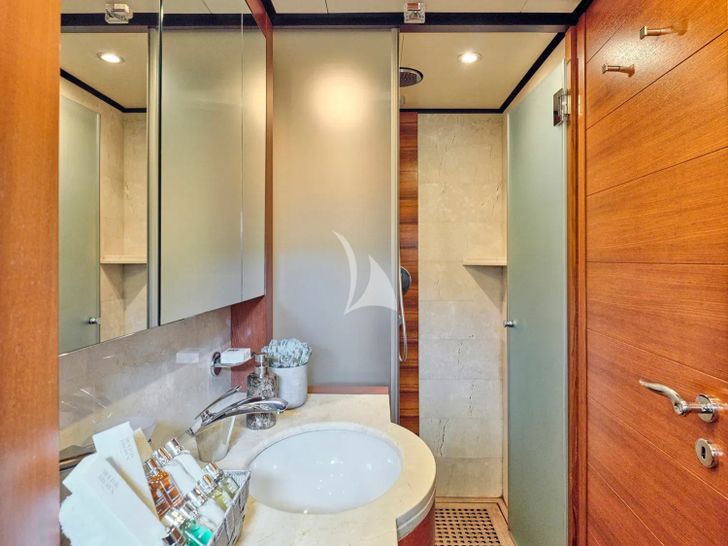 LOANA Baglietto 34m - VIP cabin 1 bathroom LOANA Baglietto 34m - VIP cabin 1 bathroom