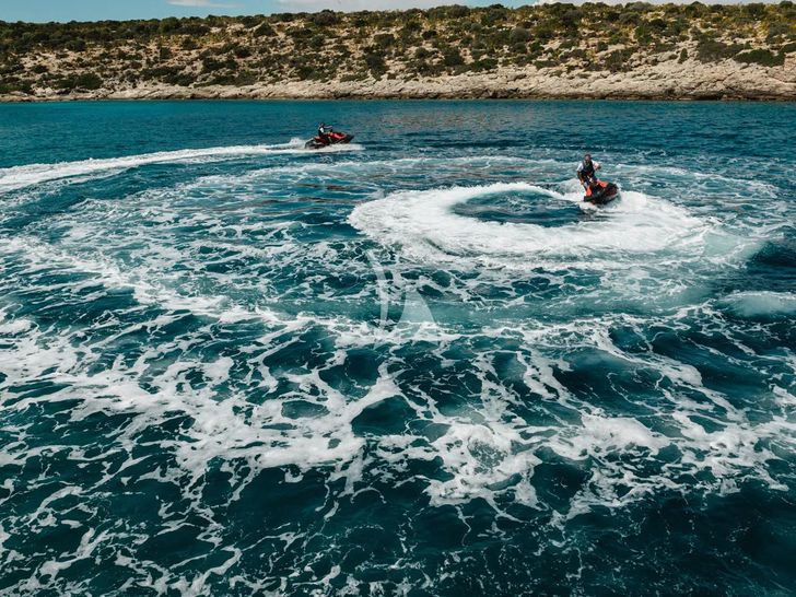 LOANA Baglietto 34m - jet ski LOANA Baglietto 34m - jet ski