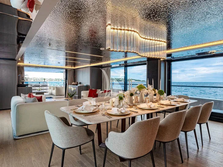 LOEWE Tankoa T55 Sportiva - main dining area LOEWE Tankoa T55 Sportiva - main dining area