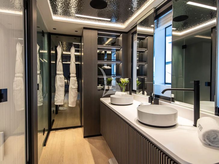 LOEWE Tankoa T55 Sportiva - master cabin bathroom LOEWE Tankoa T55 Sportiva - master cabin bathroom