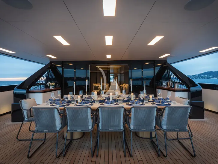LOEWE Tankoa T55 Sportiva - sky deck alfresco dining area LOEWE Tankoa T55 Sportiva - sky deck alfresco dining area