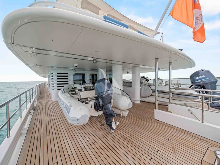 LOHANKA Hakvoort 40m main aft deck LOHANKA Hakvoort 40m main aft deck