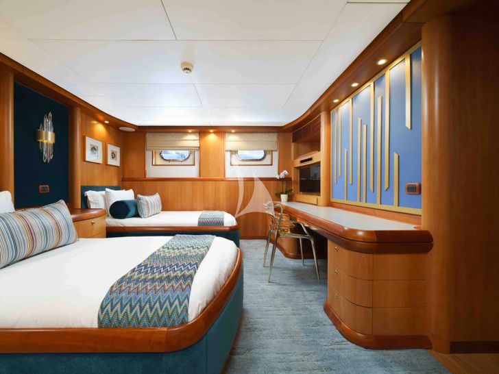 LOHANKA Hakvoort 40m twin cabin 2 LOHANKA Hakvoort 40m twin cabin 2