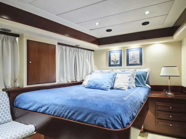 LIBERTY OF LONDON Custom Aluminum Cutter 24m - VIP cabin 1 LIBERTY OF LONDON Custom Aluminum Cutter 24m - VIP cabin 1