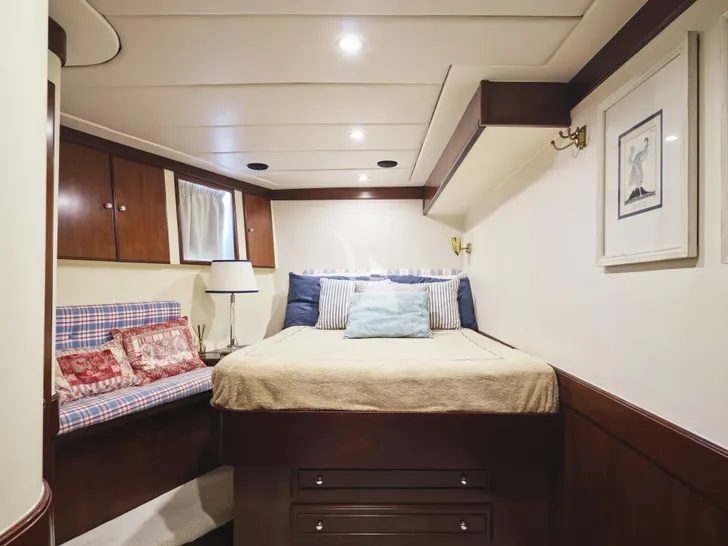 LIBERTY OF LONDON Custom Aluminum Cutter 24m - VIP cabin 2 LIBERTY OF LONDON Custom Aluminum Cutter 24m - VIP cabin 2