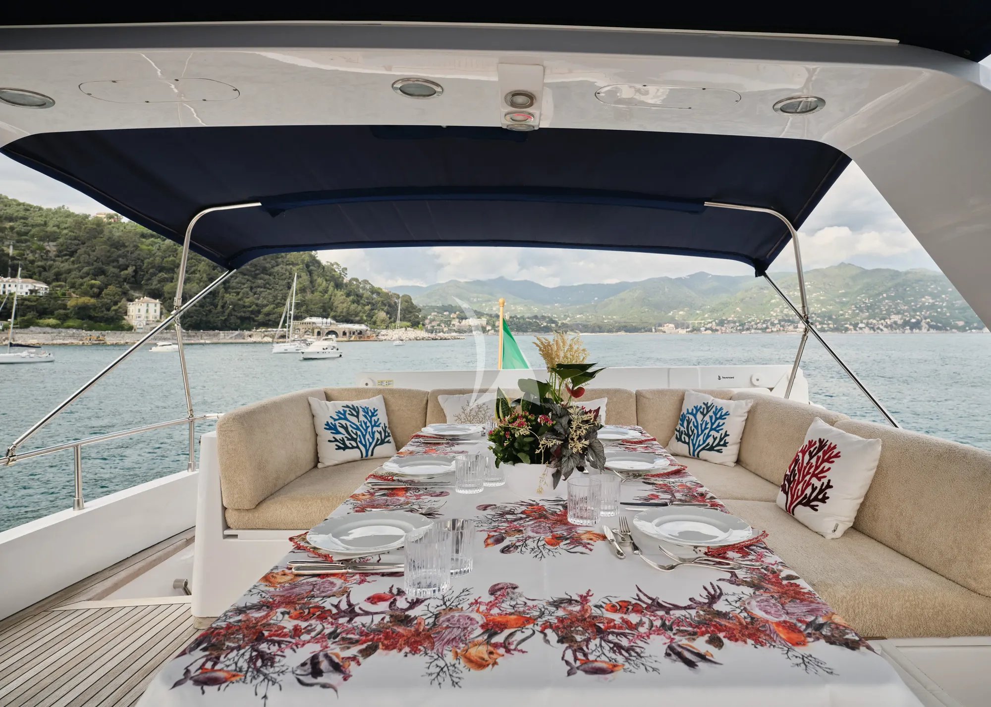 LIBERTY OF LONDON Custom Aluminum Cutter 24m - flybridge dining area