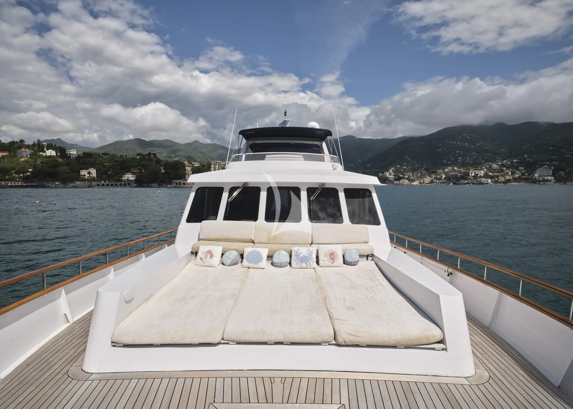 LIBERTY OF LONDON Custom Aluminum Cutter 24m - foredeck sunbathing area