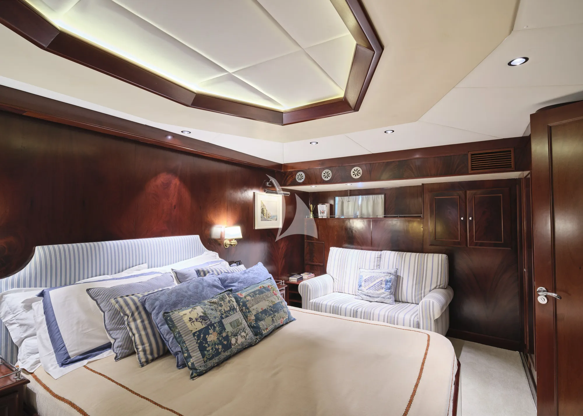 LIBERTY OF LONDON Custom Aluminum Cutter 24m - master cabin and lounge