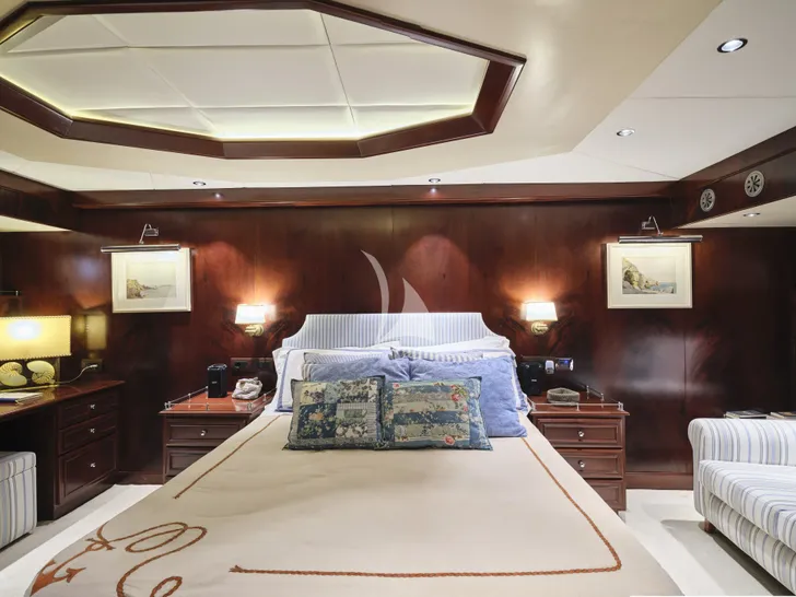 LIBERTY OF LONDON Custom Aluminum Cutter 24m - master cabin LIBERTY OF LONDON Custom Aluminum Cutter 24m - master cabin