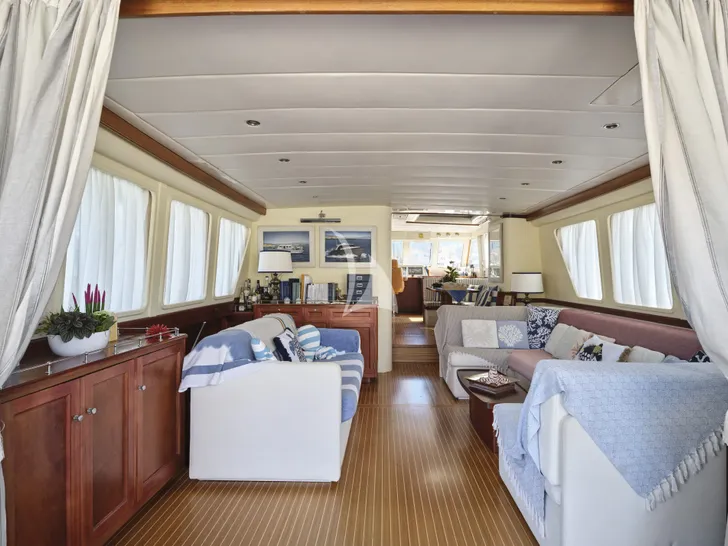 LIBERTY OF LONDON Custom Aluminum Cutter 24m - saloon LIBERTY OF LONDON Custom Aluminum Cutter 24m - saloon